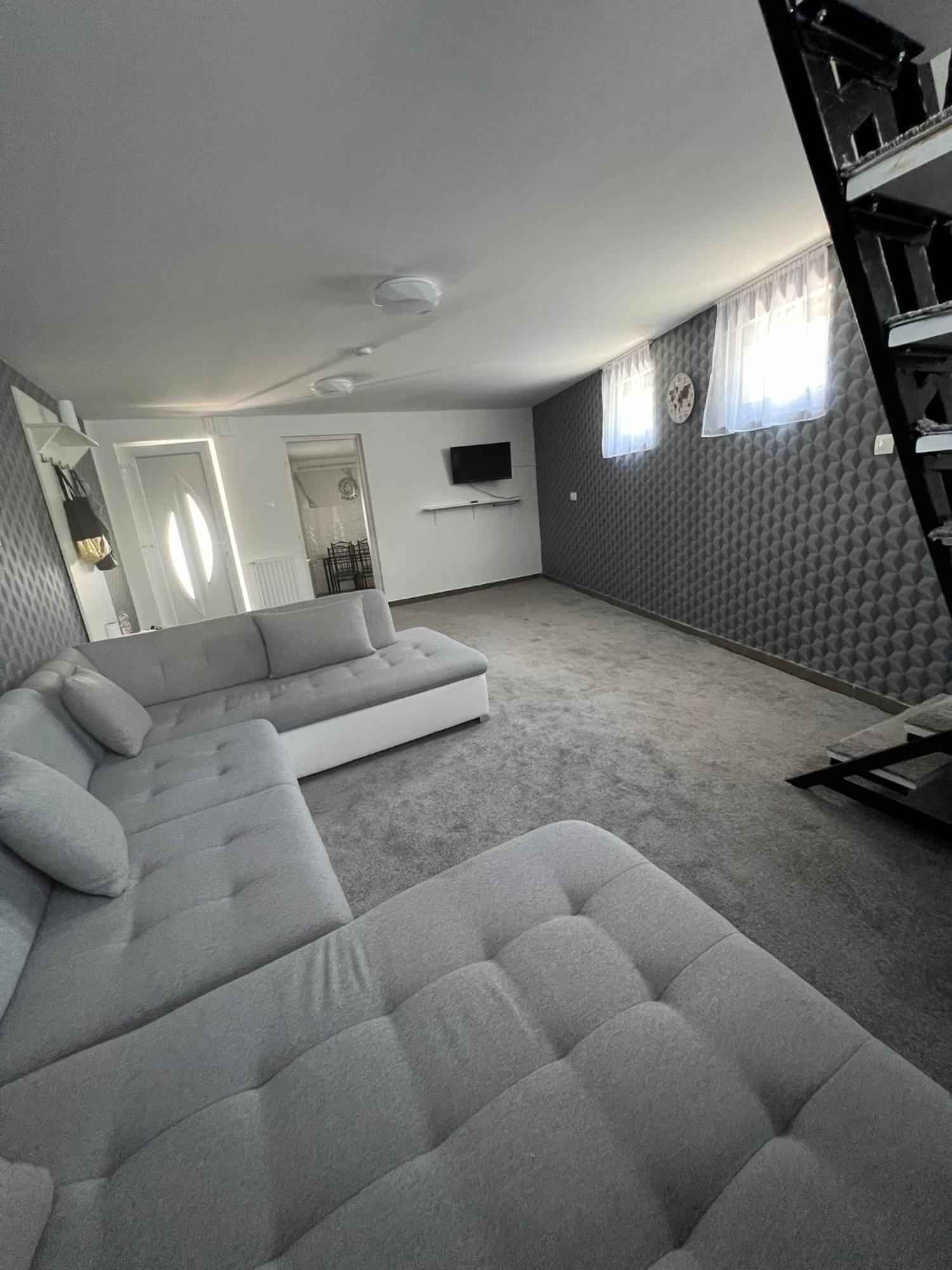 Adel Apartman Kisujszallas ภายนอก รูปภาพ